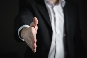handshake-2056023_960_720-300x199.jpg